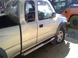 2002 TOYOTA TACOMA, SILVER, SR5 MODEL, EXTD CAB, 3.4L, AT. 4WD.  Z26312